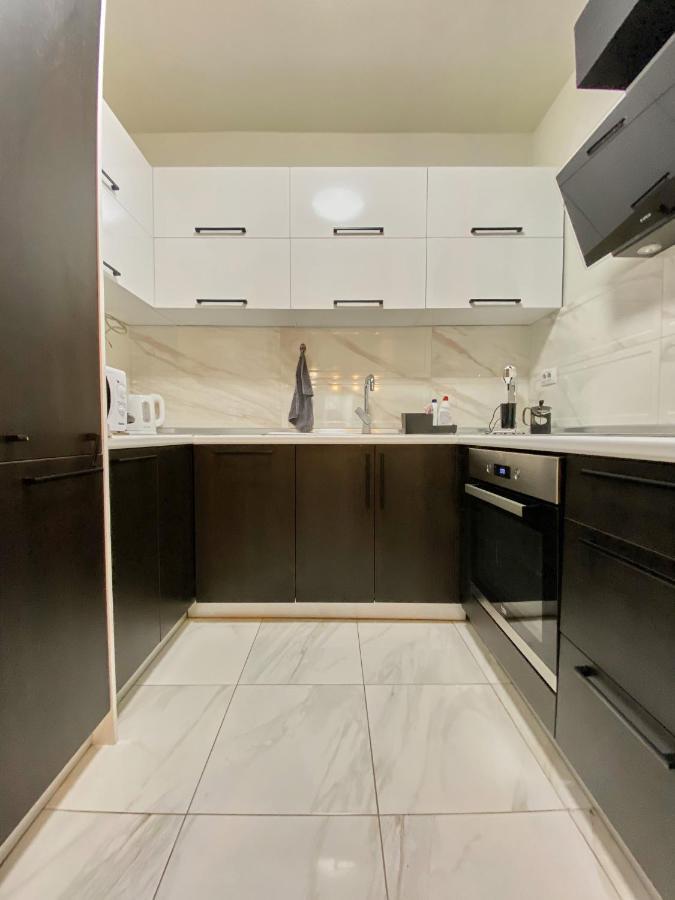Stylish Apartment, Centre - Private Parking - Panoramic Views *