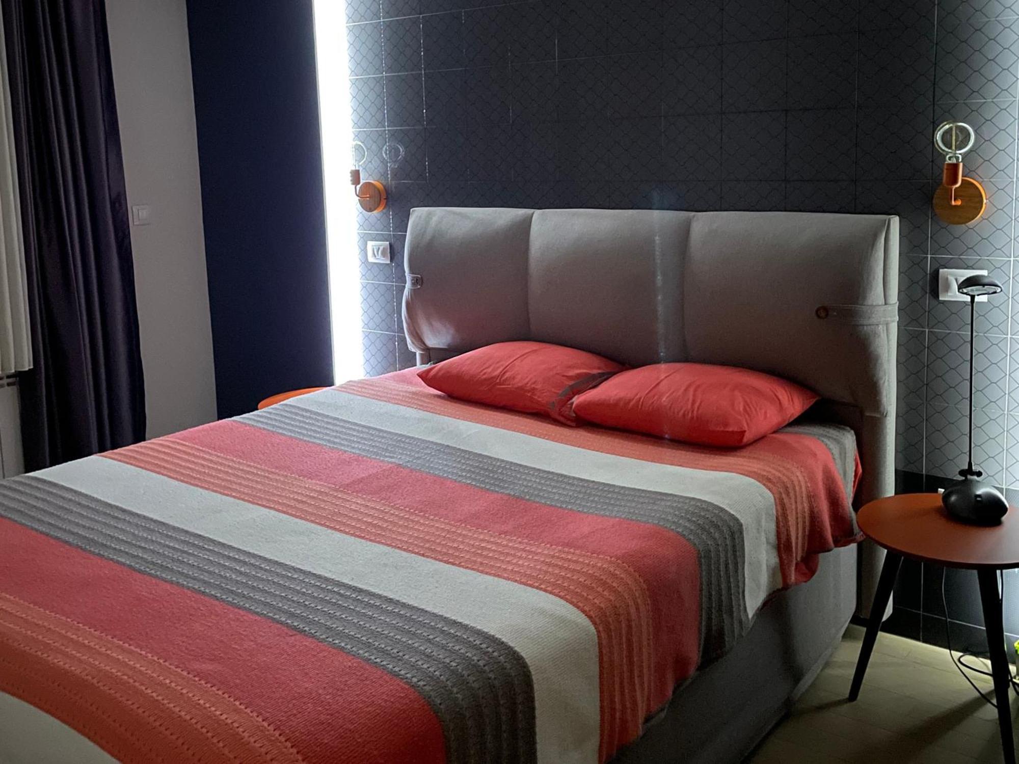 Stylish Apartment, Centre - Private Parking - Panoramic Views