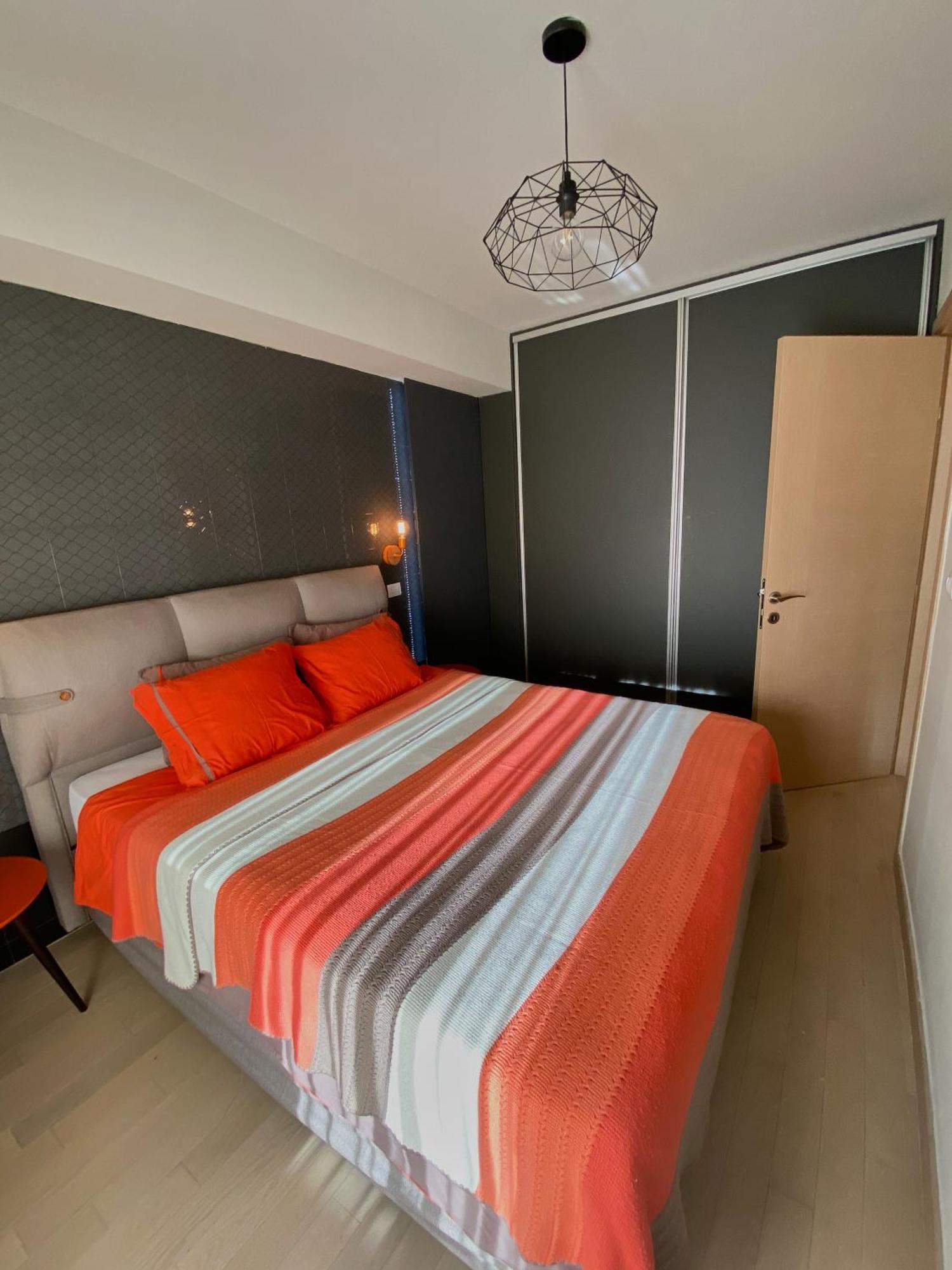 Stylish Apartment, Centre - Private Parking - Panoramic Views